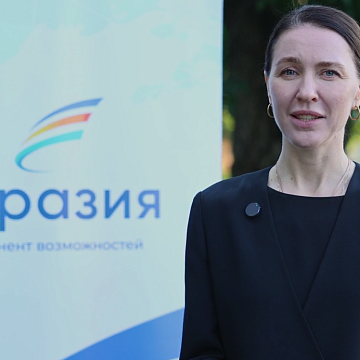 Chairman of the Coordination Council of the Autonomous Non-Profit Organization «Eurasia» (ANO «Eurasia»). Alena Arshinova congratulated the graduates of KRSU on graduating from university.